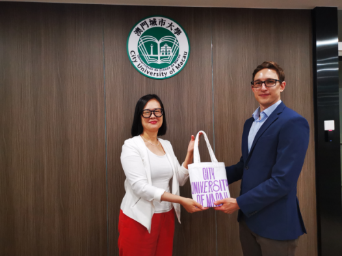 Senior researcher of University of Oxford visited City University of Macau to discuss future collabo...